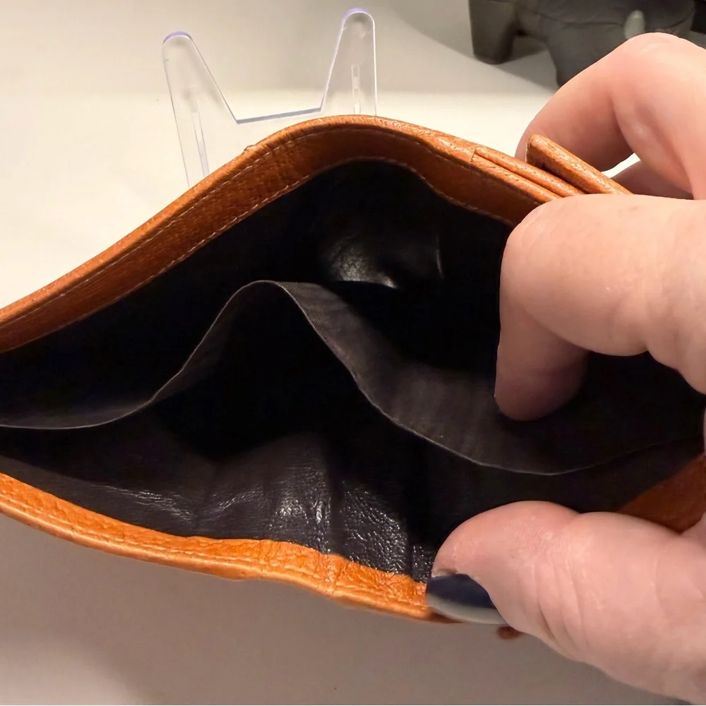 Gucci Brown GG Monogram Wallet - Picture 6 of 7